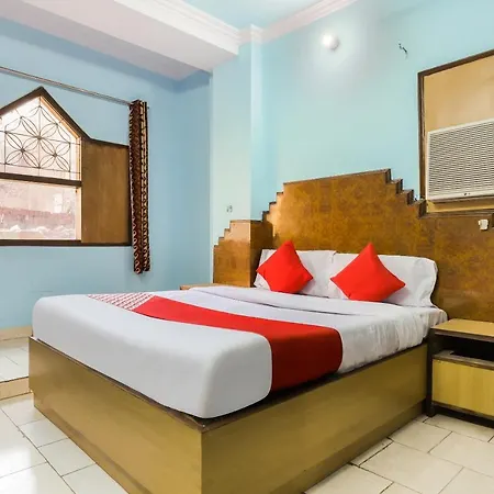 OYO 69602 Hotel Raj Hans Dx